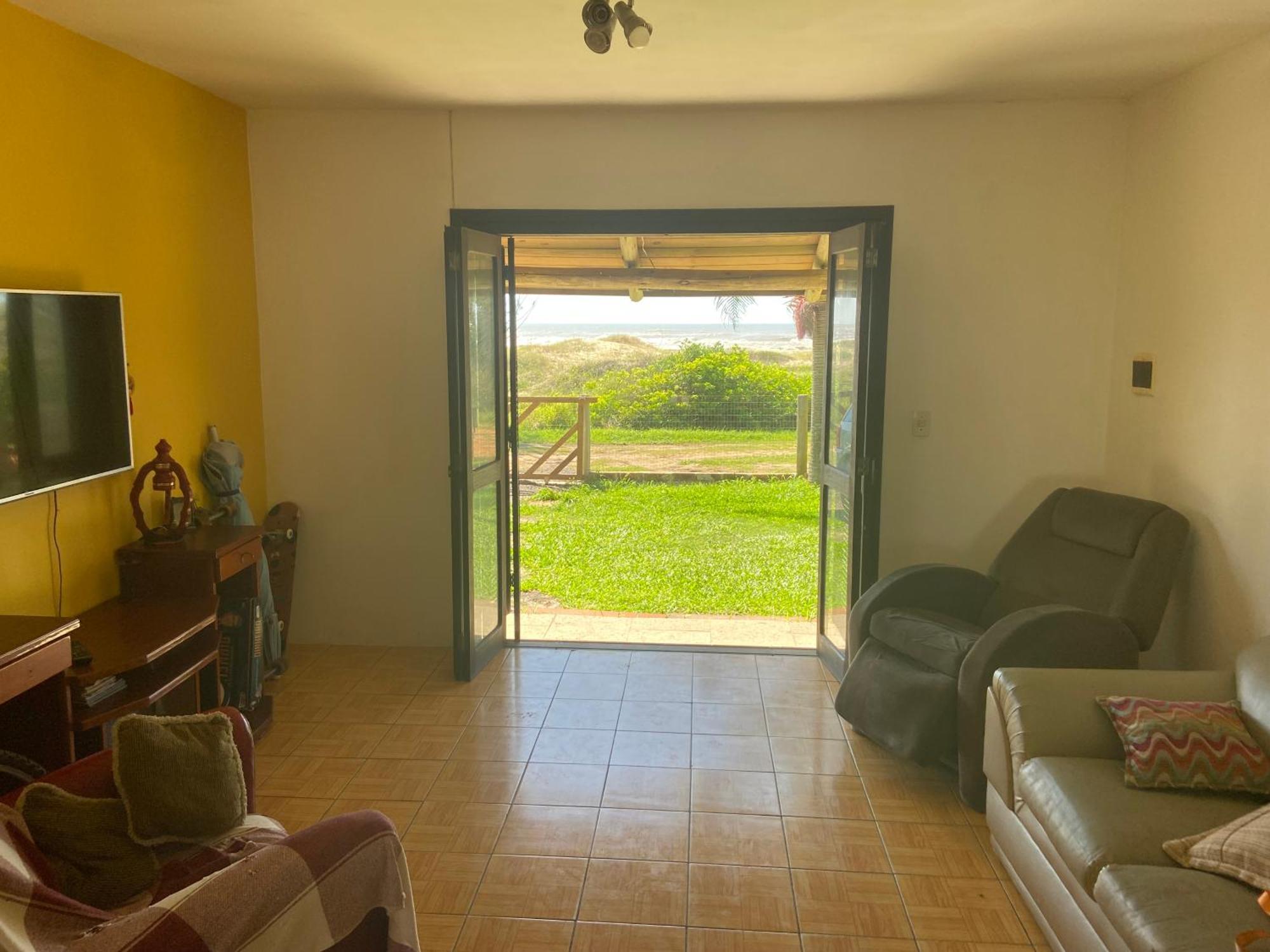 Casa Amarela A Beira Mar Entre E Torres Holiday home *